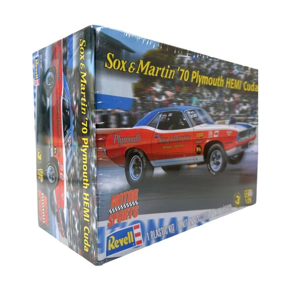 Revell 1/25 Sox Martin 1970 Plymouth Hemi Cuda Model Kit - Picture 4 of 8